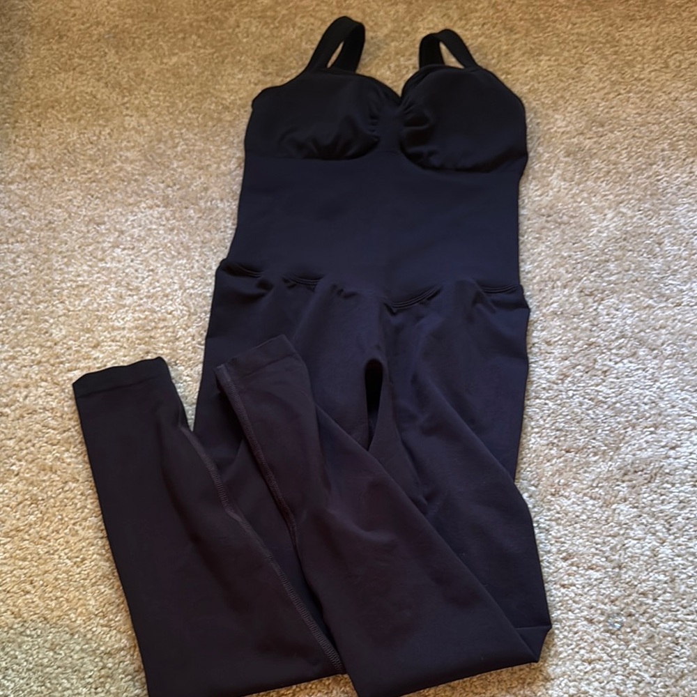 Buffbunny shape seamless bodysuit in black